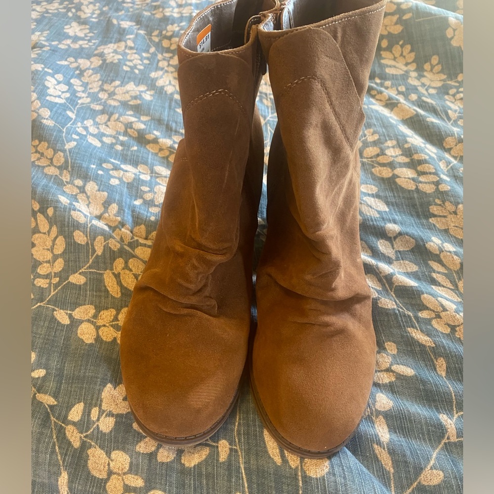 Universal Threads Tan Heeled Boot Size 11 - image 2